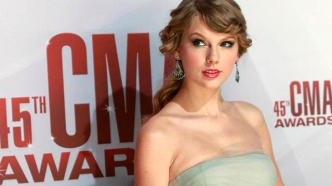 Taylor Swift di CMA 2011