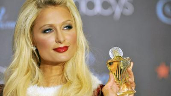 Paris Hilton luncurkan parfum