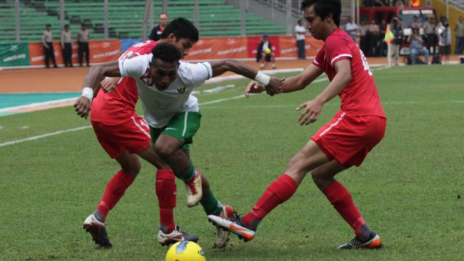 Timnas Sepak Bola Indonesia Taklukan Singapura