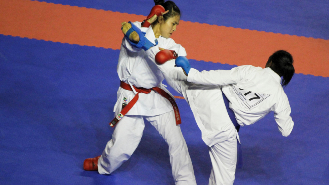 Yolanda Asmuruf Raih Emas Di Nomor Karate 