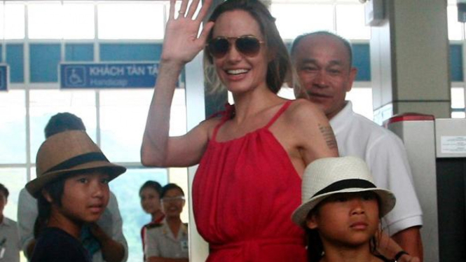 Angelina Jolie di Vietnam - Reuters