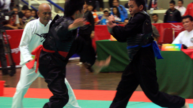 Pesilat Indonesia, Sapto Purnomo (kanan)