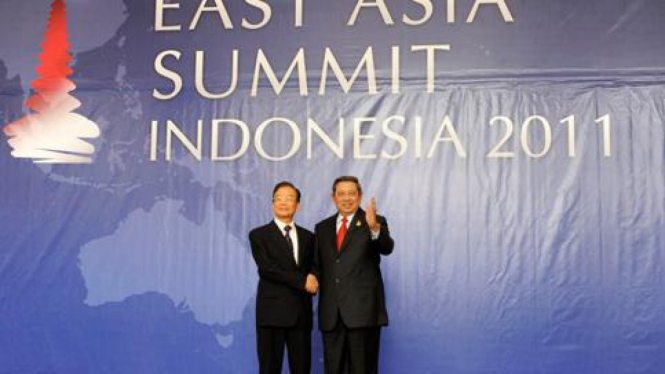 Presiden SBY dengan PM China Wen Jiabao di KTT ASEAN Bali