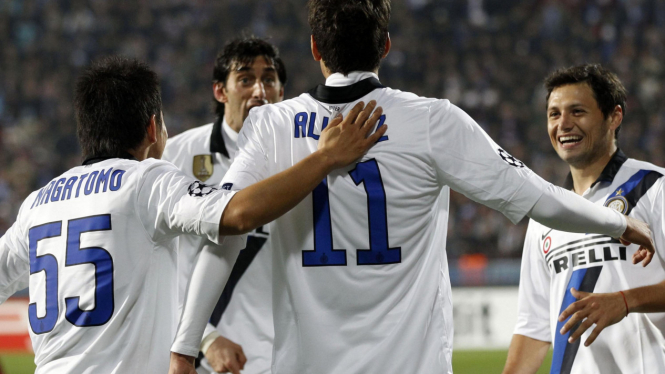 Para pemain Inter rayakan gol Alvarez ke gawang Trabzonspor