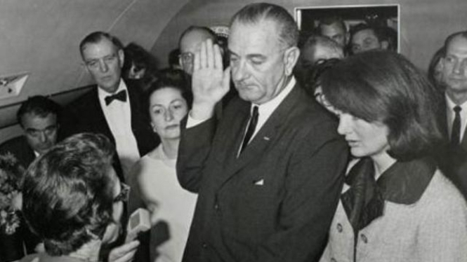 Lyndon Baines Johnson jadi Presiden AS.