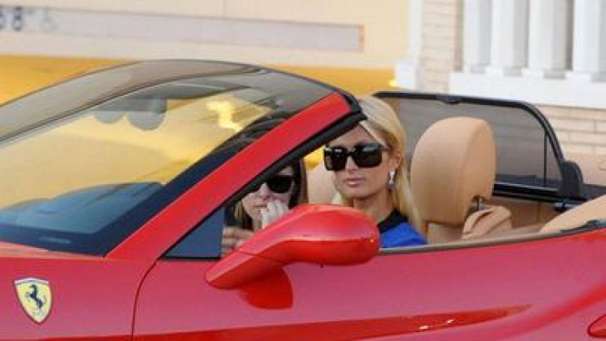 Paris Hilton dan Mobil Baru