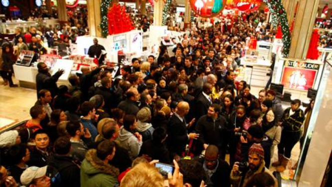 Suasana belanja pada Black Friday di New York.