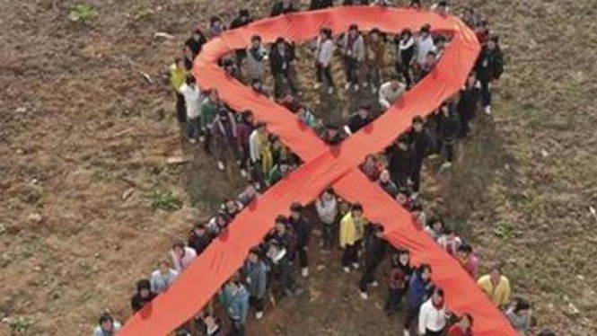 Warga di China memperingati hari AIDS