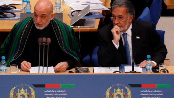 Presiden Afghanistan Hamid Karzai dan Menteri Luar Negeri Iran Ali Akbar Salehi