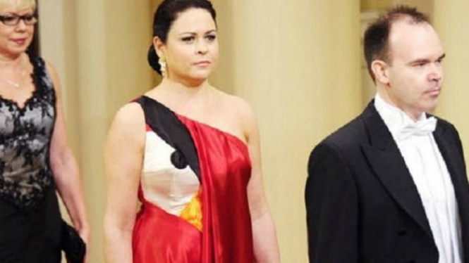 Istri petinggi Rovio kenakan gaun Angry Birds