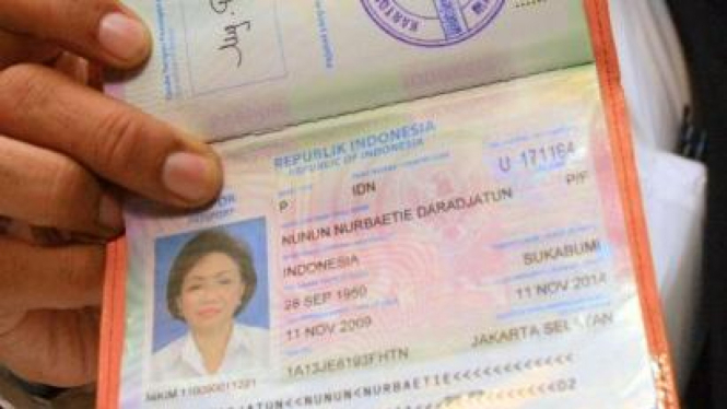 Paspor Nunun Nurbaetie Daradjatun