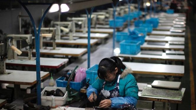 pekerja pabrik di china