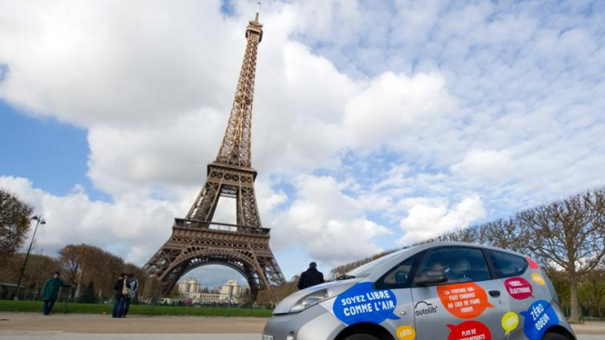 Rental mobil listrik di kota Paris
