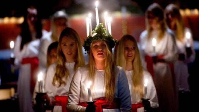 Perayaan Lucia di Enkoping, Swedia