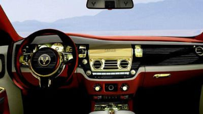 Interior Rolls Royce berlapis emas 24 karat