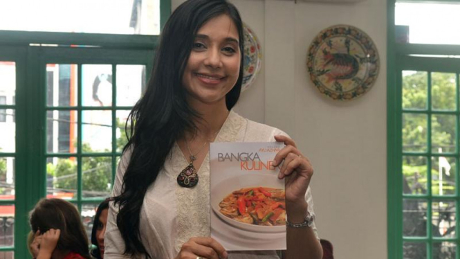 Ayu Azhari saat peluncuran buku Kuliner Bangka