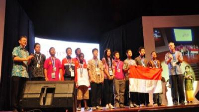 Indonesia juara pada kategori Creatif Robot dan Energy Saving Robot