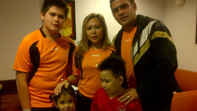 Cristian Gonzales dan keluarga