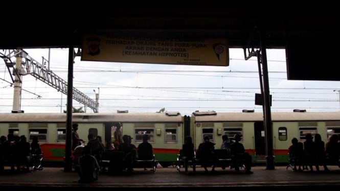 Penumpang di Stasiun Kereta Bogor