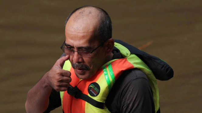 Faisal Basri Menyusuri Sungai Ciliwung