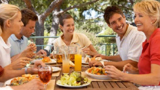 Tradisi Sehat dengan Makan Bersama di Rumah