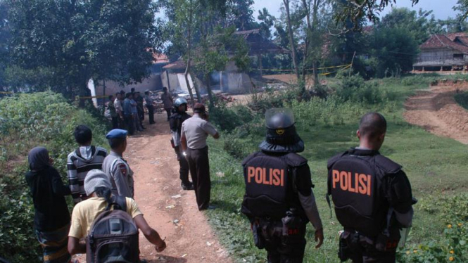 pembakaran pesantren di madura