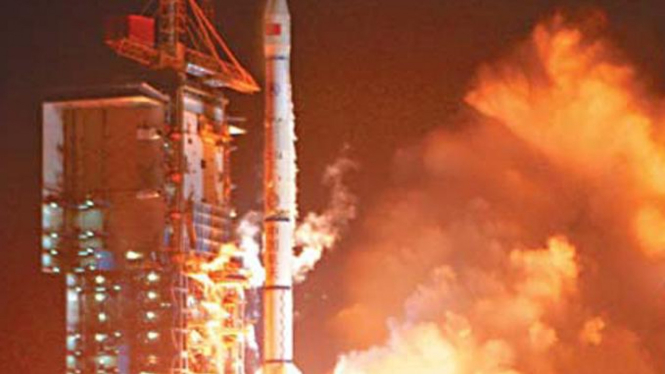 China meluncurkan satelit.