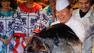 Ikan Tuna Raksasa Seharga 67 Miliar Rupiah