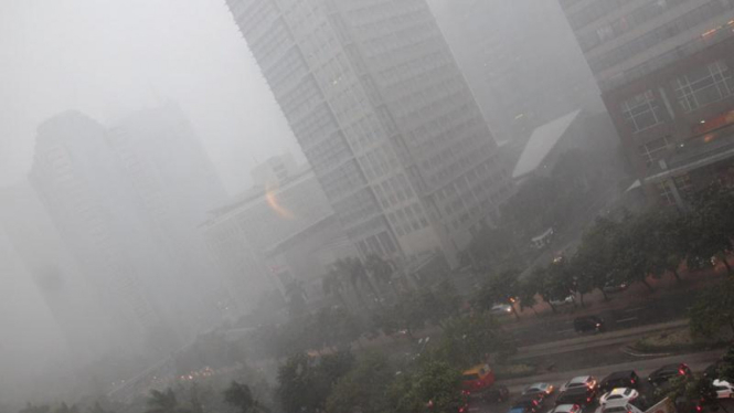 Kabut Tebal Selimuti Jakarta