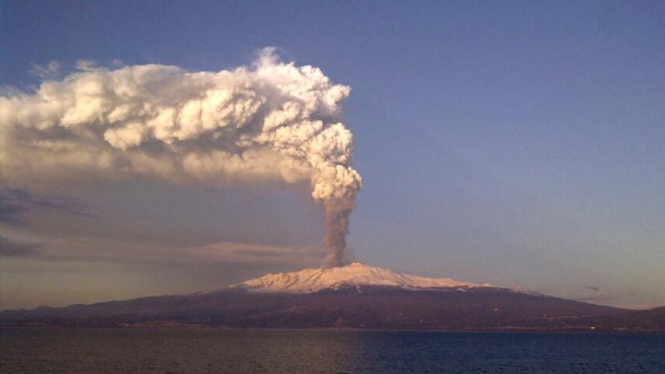 Gunung Etna di Eropa meletus