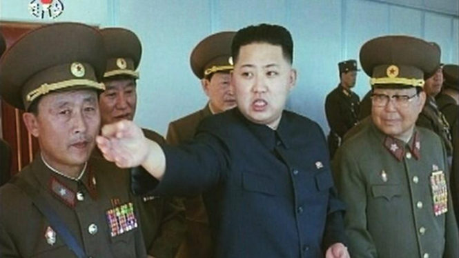 Kim Jong-un periksa pos militer Korea Utara.
