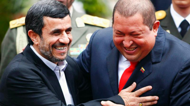 Presiden Iran Mahmoud Ahmadinejad dan Presiden Venezuela Hugo Chavez