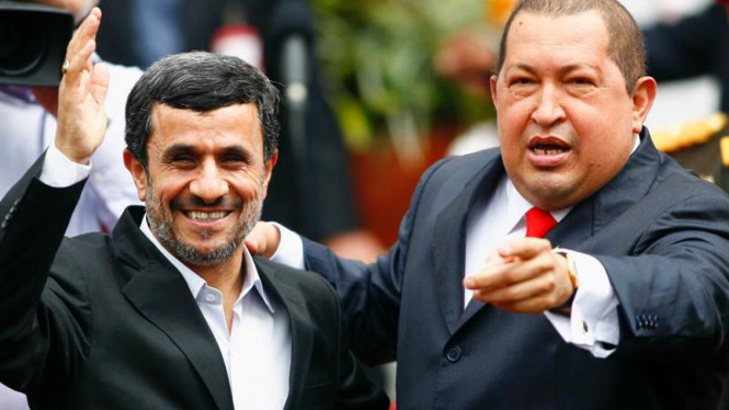 Presiden Iran Mahmoud Ahmadinejad dan Presiden Venezuela Hugo Chavez