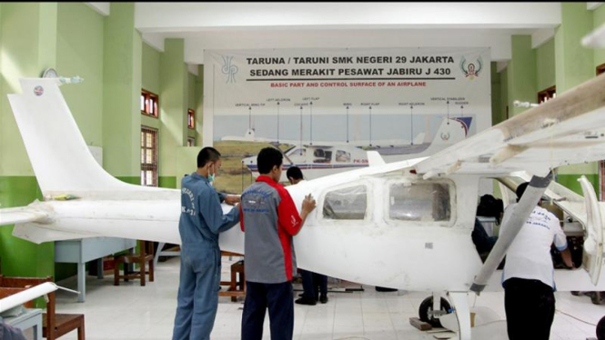 Pesawat Jabiru J 430 Karya Siswa SMK