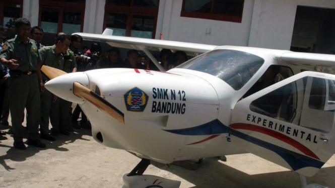 pesawat Jabiru J430 buatan siswa SMKN 12 Bandung