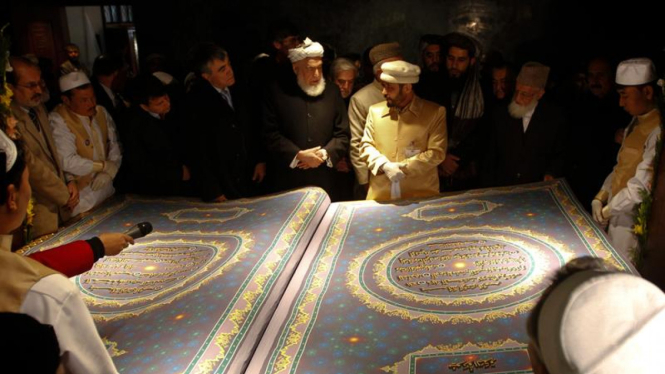Al Quran terbesar di dunia
