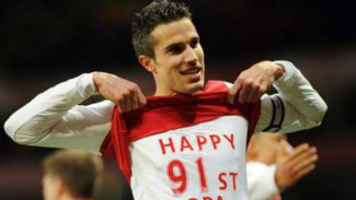 Arsenal Tawari Van Persie Bonus Rp71,5 Miliar