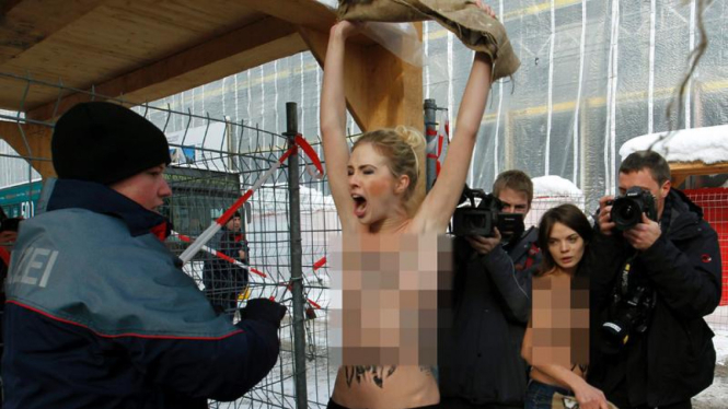 Demonstrasi Aktivis FEMEN di Swiss