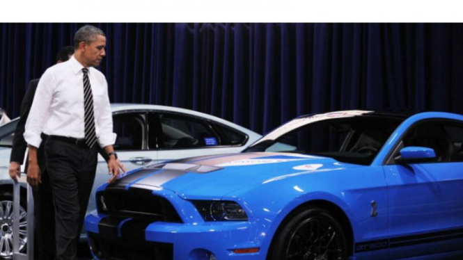 Presiden Obama menjajal Shelby GT500