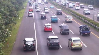 Boleh Berhenti di Bahu Jalan Tol tapi Pahami Cara Aman Ini