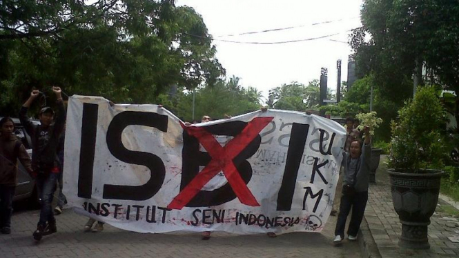 Demo mahasiswa ISI