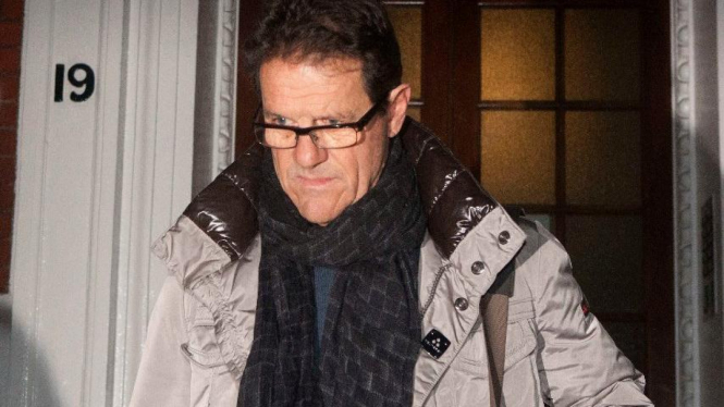 Fabio Capello meninggalkan rumahnya di London usai mundur dari Timnas Inggris