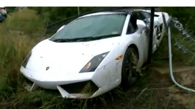 Lamborghini Gallardo mengalami kecelakaan di Sidney, Australia