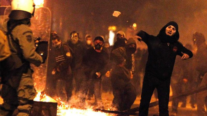 Kerusuhan di Yunani jelang keputusan penghematan baru di parlemen