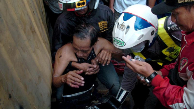 Kecelakaan Kontainer Terguling di Surabaya