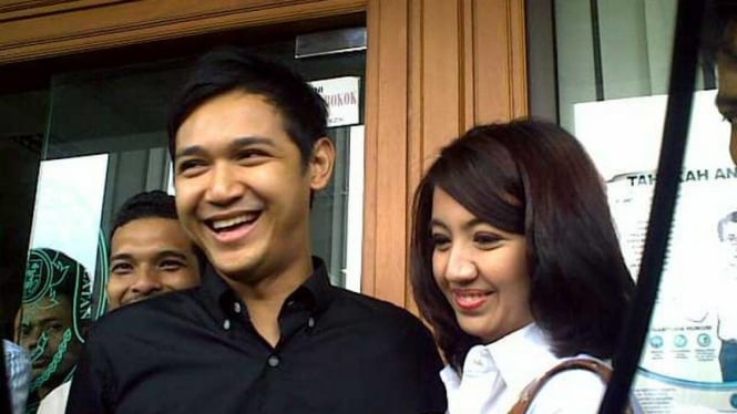 Bondan Prakoso dan istri