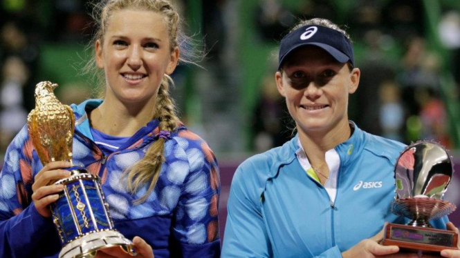 Victoria Azarenka (kiri) juara Qatar Open, Samantha Stosur (kanan)