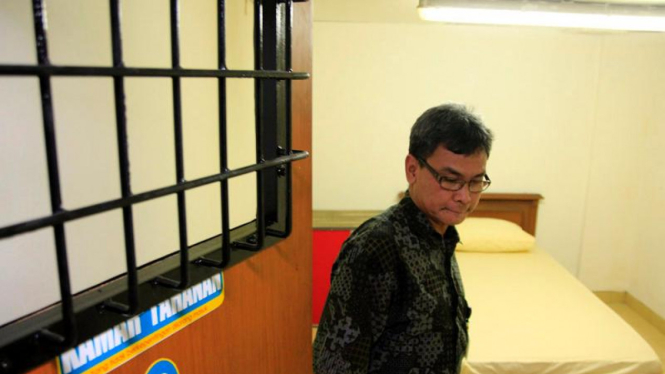 Jubir KPK Johan Budi Menunjukkan Ruang Tahanan (Rutan) KPK