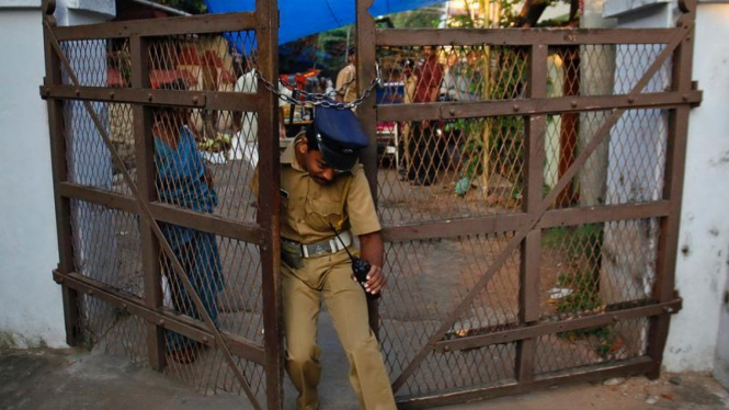 Polisi India berupaya masuk kuil di Kota Thiruvananthapuram