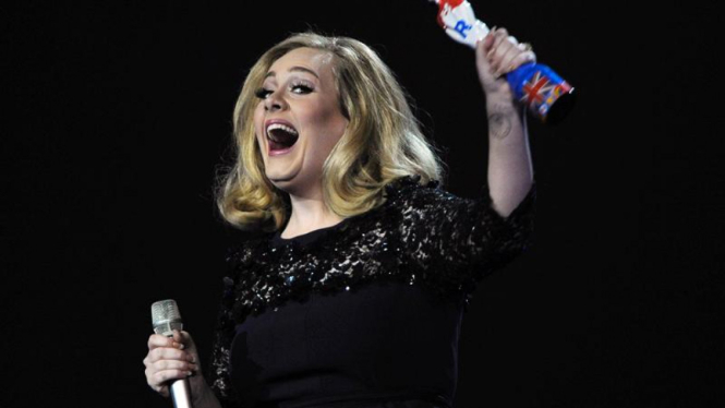 Adele di ajang BRIT Awards 2012